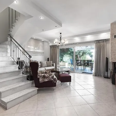 Breathtaking Villa, Nilie Hospitality Mgmt Посиди