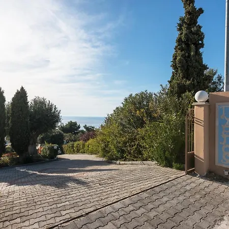 Breathtaking Villa, Nilie Hospitality Mgmt