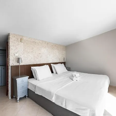 Breathtaking Villa, Nilie Hospitality Mgmt